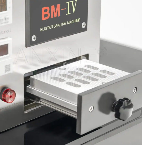 Semi-automatic blister packaging machine