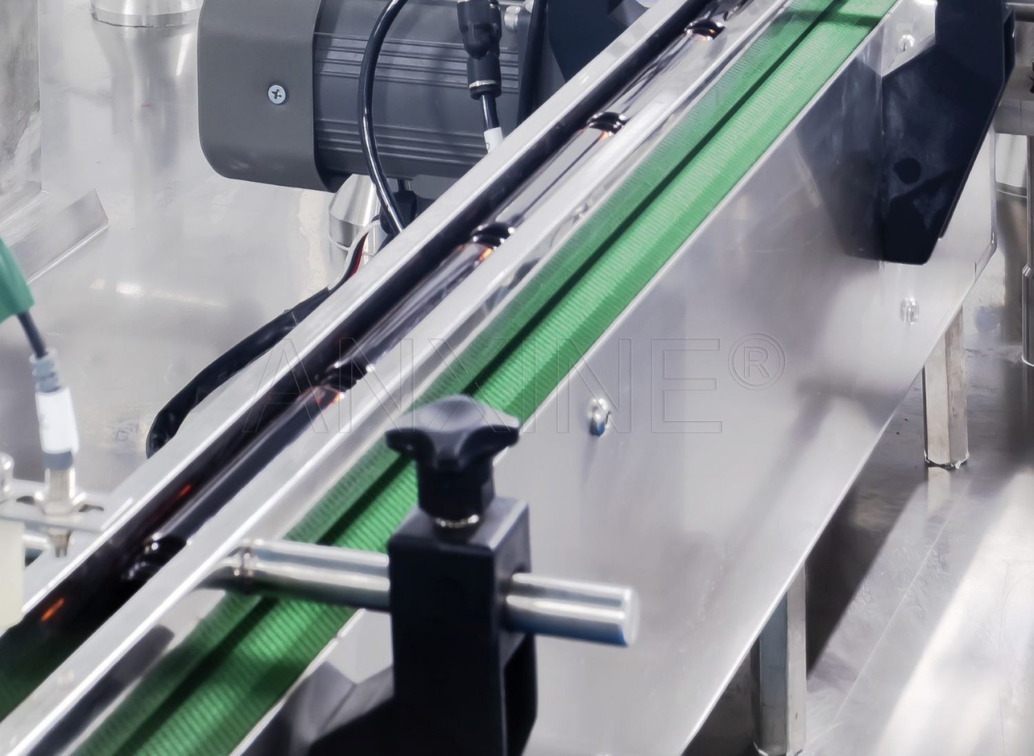 Automatic Liquid Filling Capping Machine CGS-1 Operation
