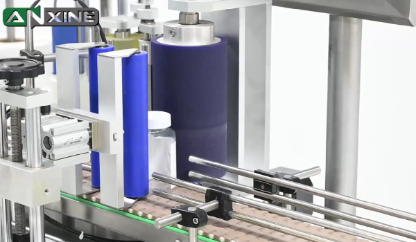 Self-adhesive labeling machine